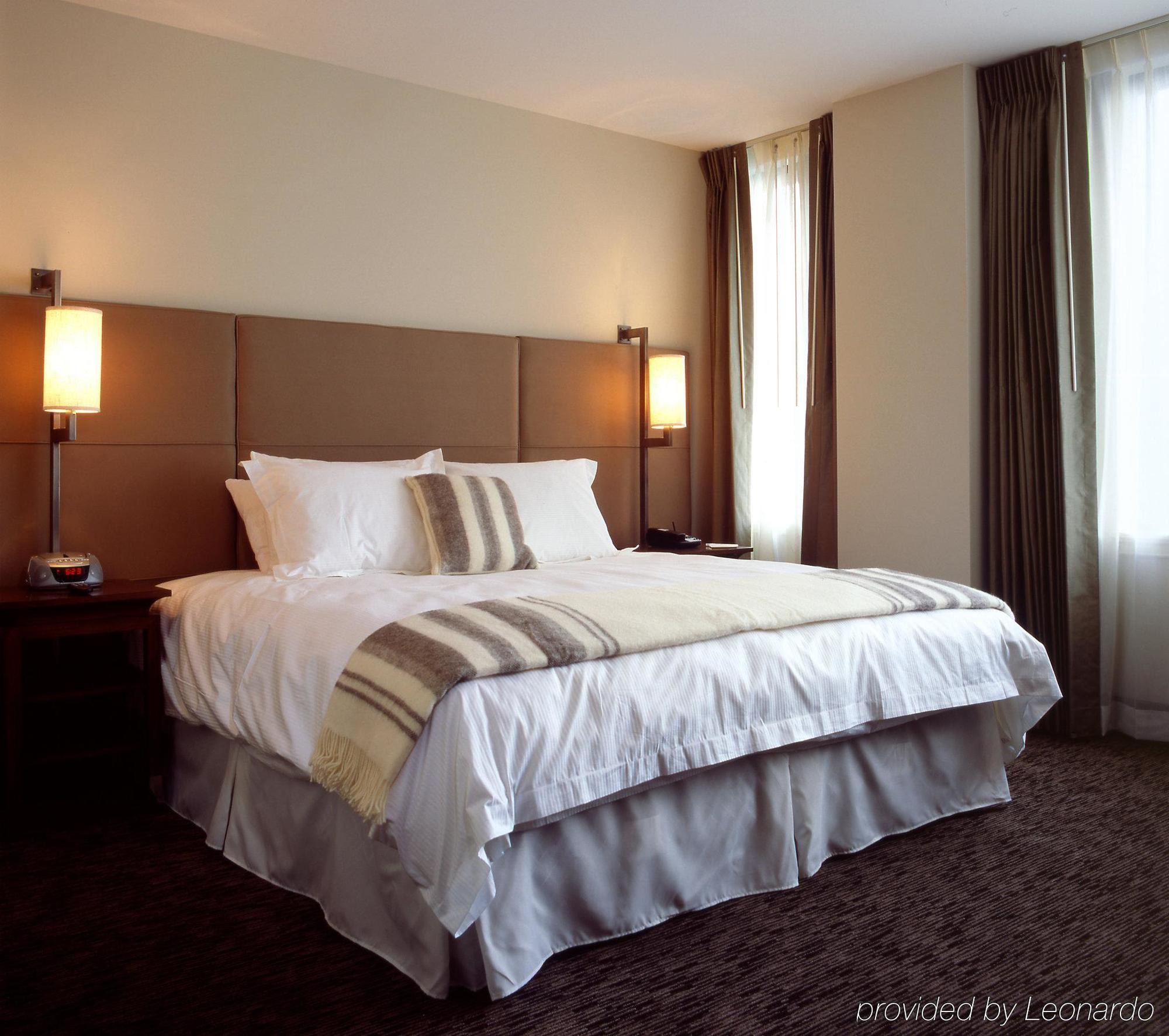 The Boxer Hotel Boston Room photo